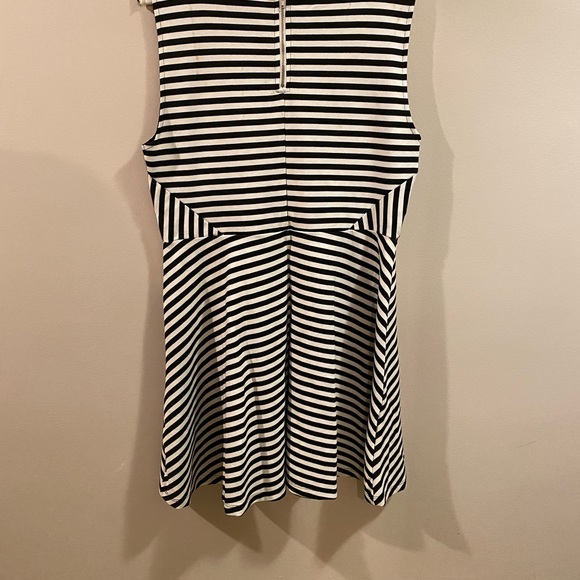 Divided stretch fit and flare dress - Picture 2 of 2